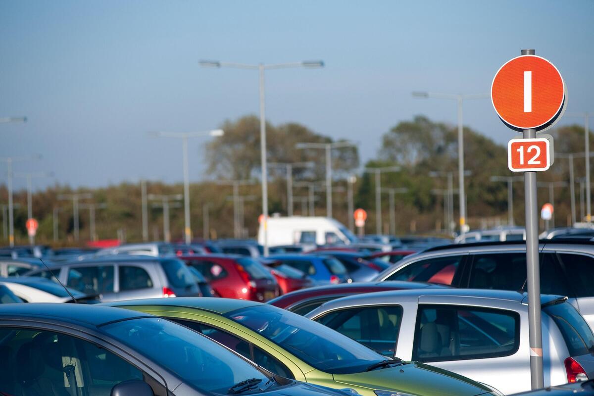 Kazne za parkiranje ispred supermarketa