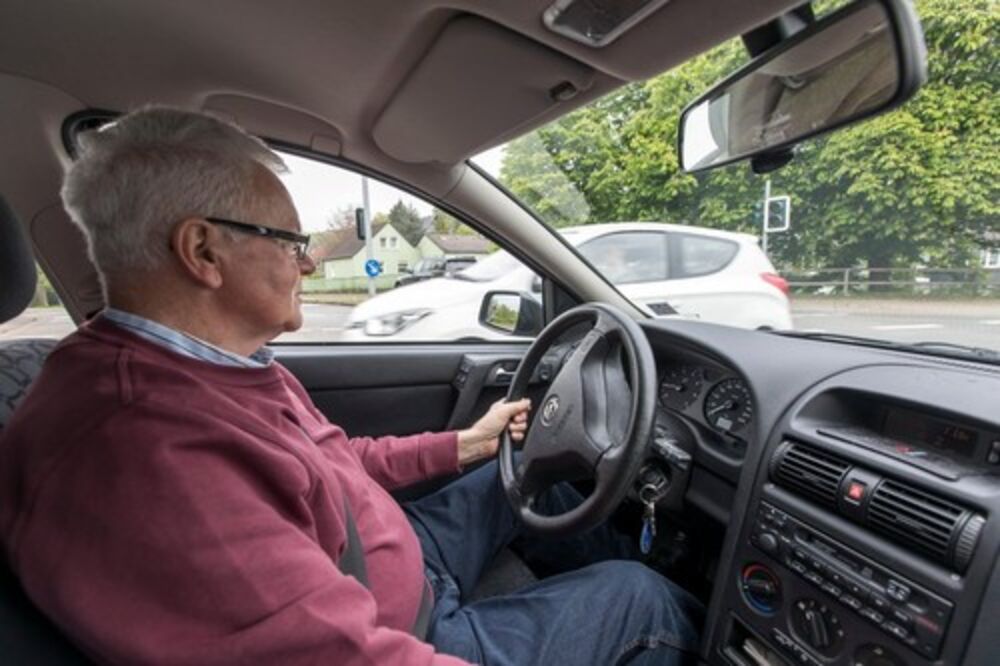 vozač, auto, deda