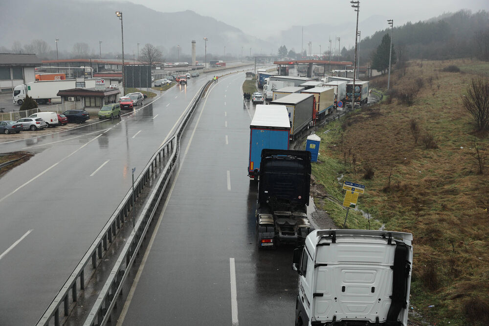 Granični prelaz, granica, Kamioni, gužva na granici, prevoznici