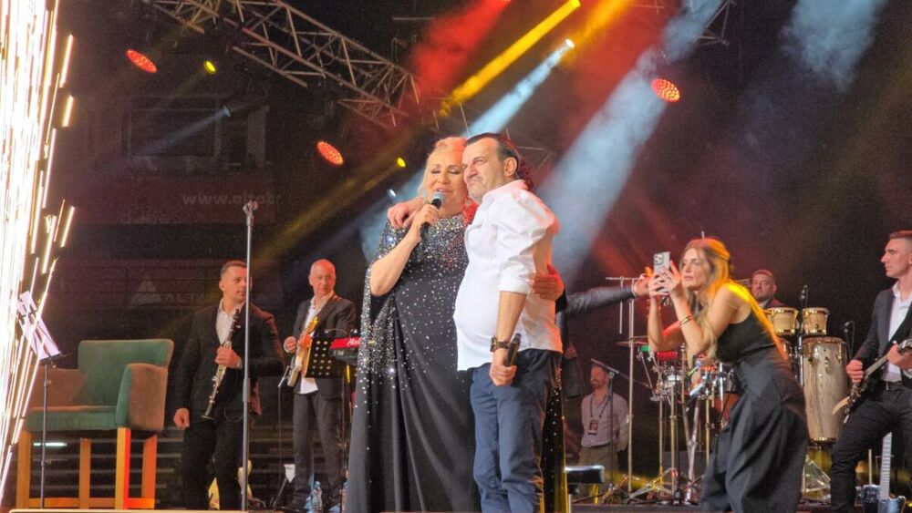 Aca Lukas, Vesna Zmijanac