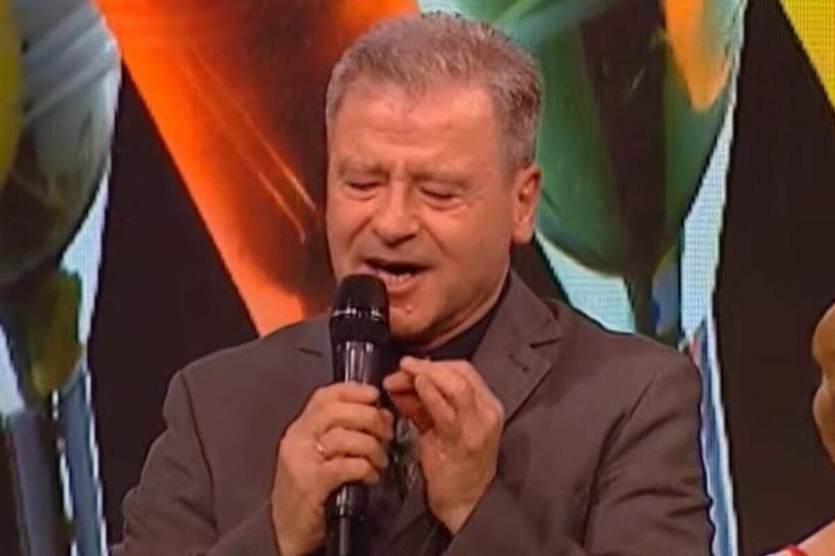 Čuveni folk pevač završio u bolnici