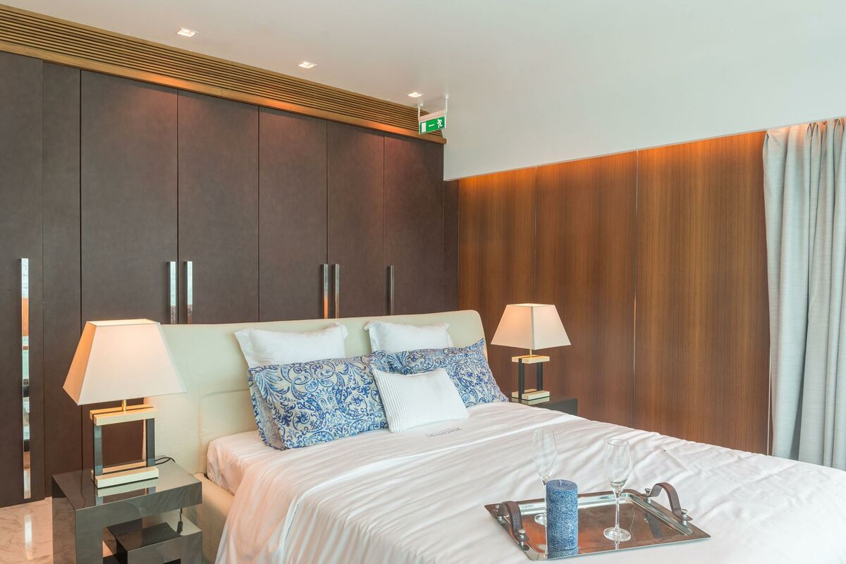 Čačanin tužio hotel jer mu je žena saznala da je vara