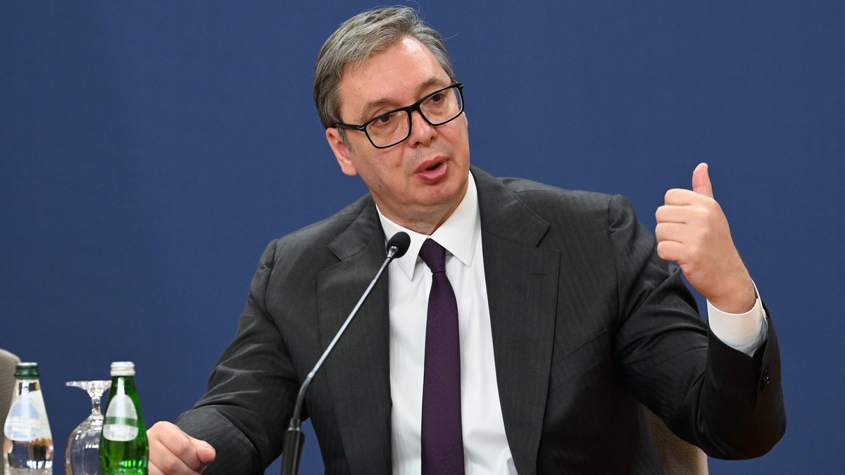 Vučić tražio od SNS aktivista da napuste Slaviju: Obećao da će napadi biti procesuirani