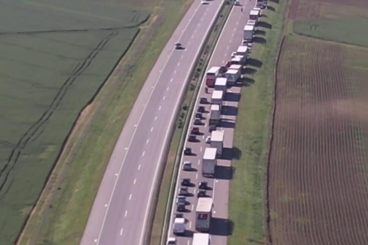 Kamion se prevrnuo, gužve kod Novog Safa