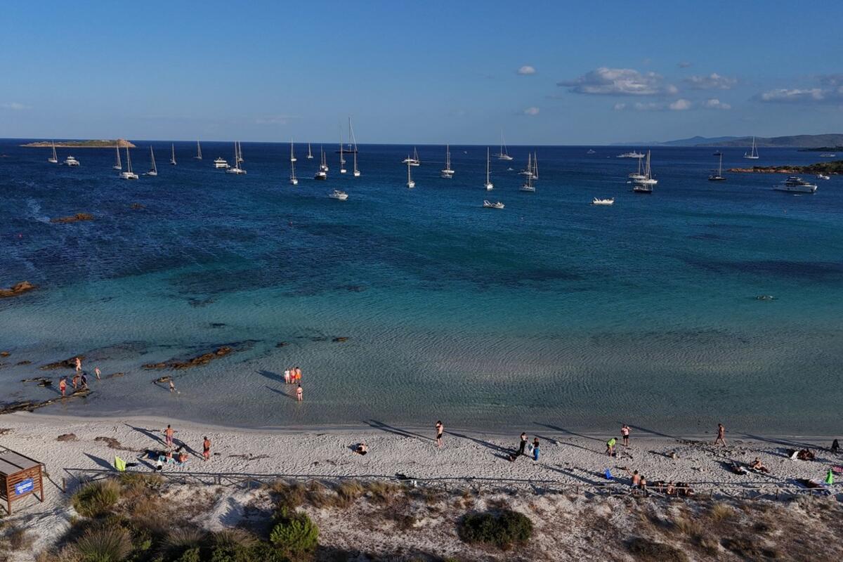 Plava zastavica na plaži