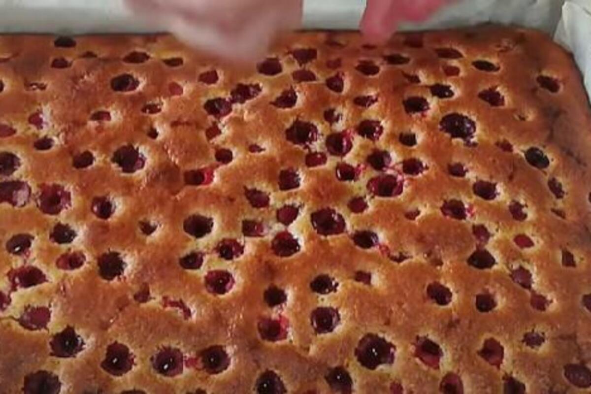 Brzi starinski kolač sa višnjama - recept na čaše