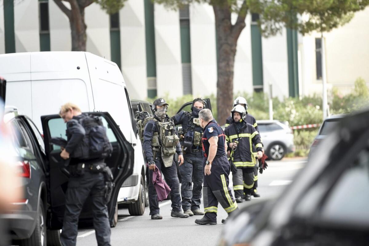 Tinejdžer bio mlađeg brata i brutalno napao majku