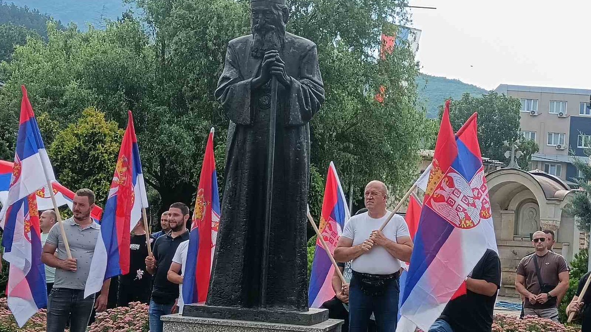 Više od 350 Srba sa Kosova krenulo put Kraljeva na skup SNS u Beogradu (SNS)