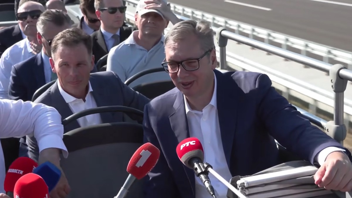 "U POTPUNOSTI JE DIGITALIZOVAN, SAČUVAĆE HILJADE ŽIVOTA" Vučić otvorio deonicu auto-puta na Moravskom koridoru: "Ovo niko nije ni sanjao" (FOTO, VIDEO)