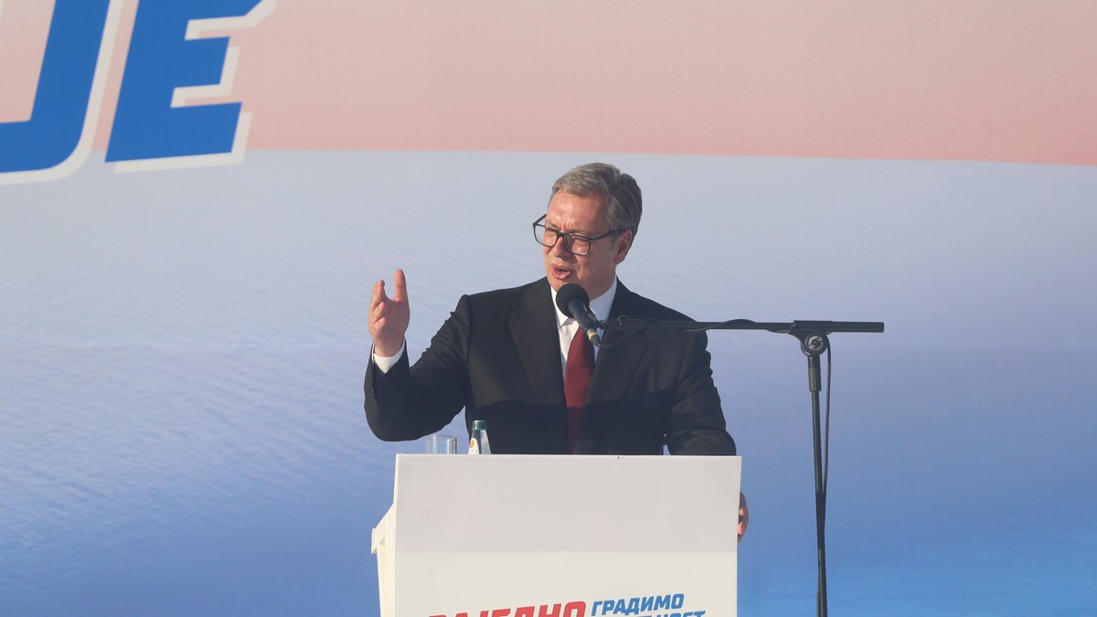 Vučić na mitingu SNS: Podnosim ostavku za nekoliko nedelja, ovo je ime liste (video)