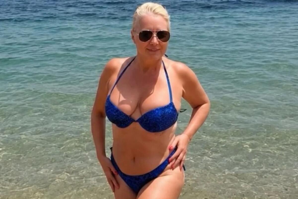 Maja Nikolić na plaži