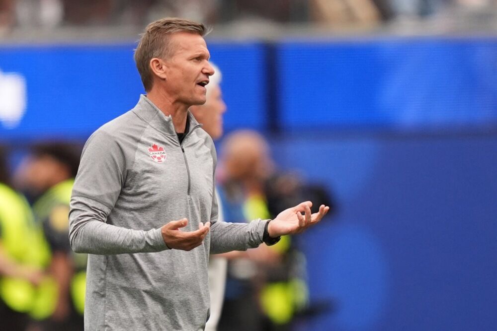 Džesi Marš, selektor Kanade na utakmici protiv Južne Afrike u šesnaestini finala Svetskog prvenstva 2026. godine
