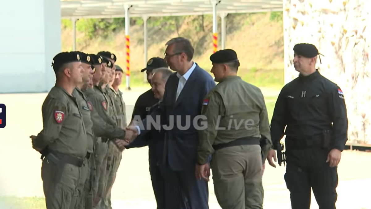 Vučić na pokaznoj vežbi Žandarmerije u Lipovici