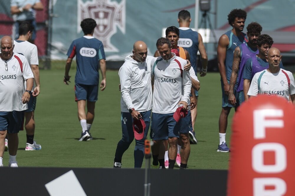 Selektor Roberto Martinez i pomoćnik Rikardo Karvaljo na treningu Portugala na Svetskom prvenstvu 2026.  godine