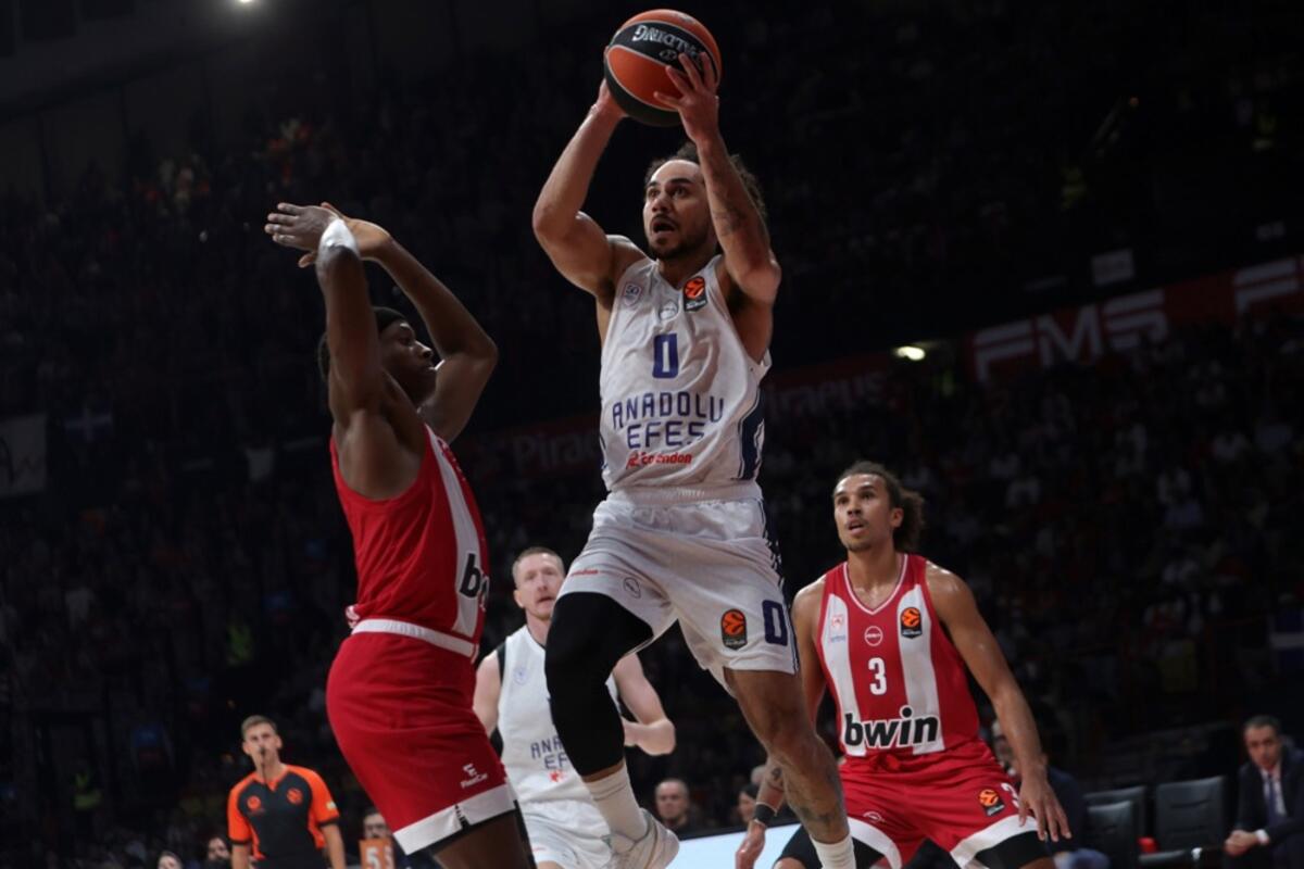 Šejn Larkin posle osam godina napustio Anadolu Efes