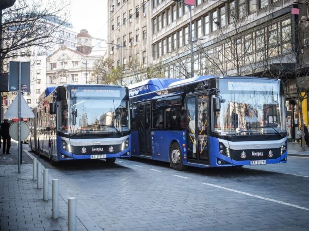Dva autobusa