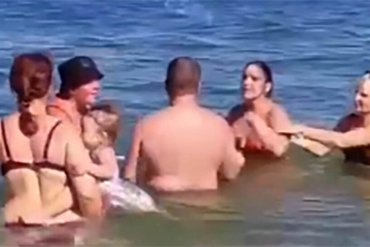 Tuča žena na plaži u Ulcinju