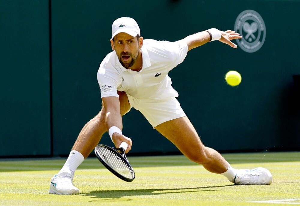 Novak Đoković na meču protiv Artura Rinderkneša u trećem kolu Vimbldona 2026. godine