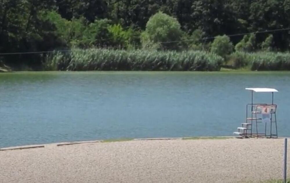 Šumarice, Jezero