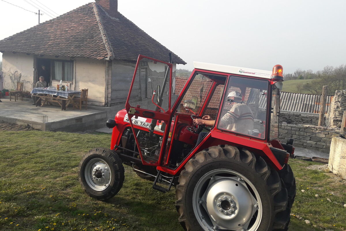 Čoveka priklještio traktor kod Prijepolja