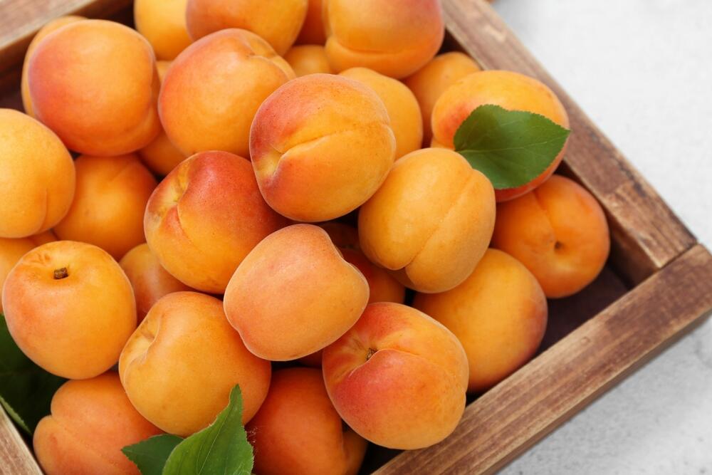 Kajsije su niskokaločno voće i izvanredan izvor vitamina A i C.