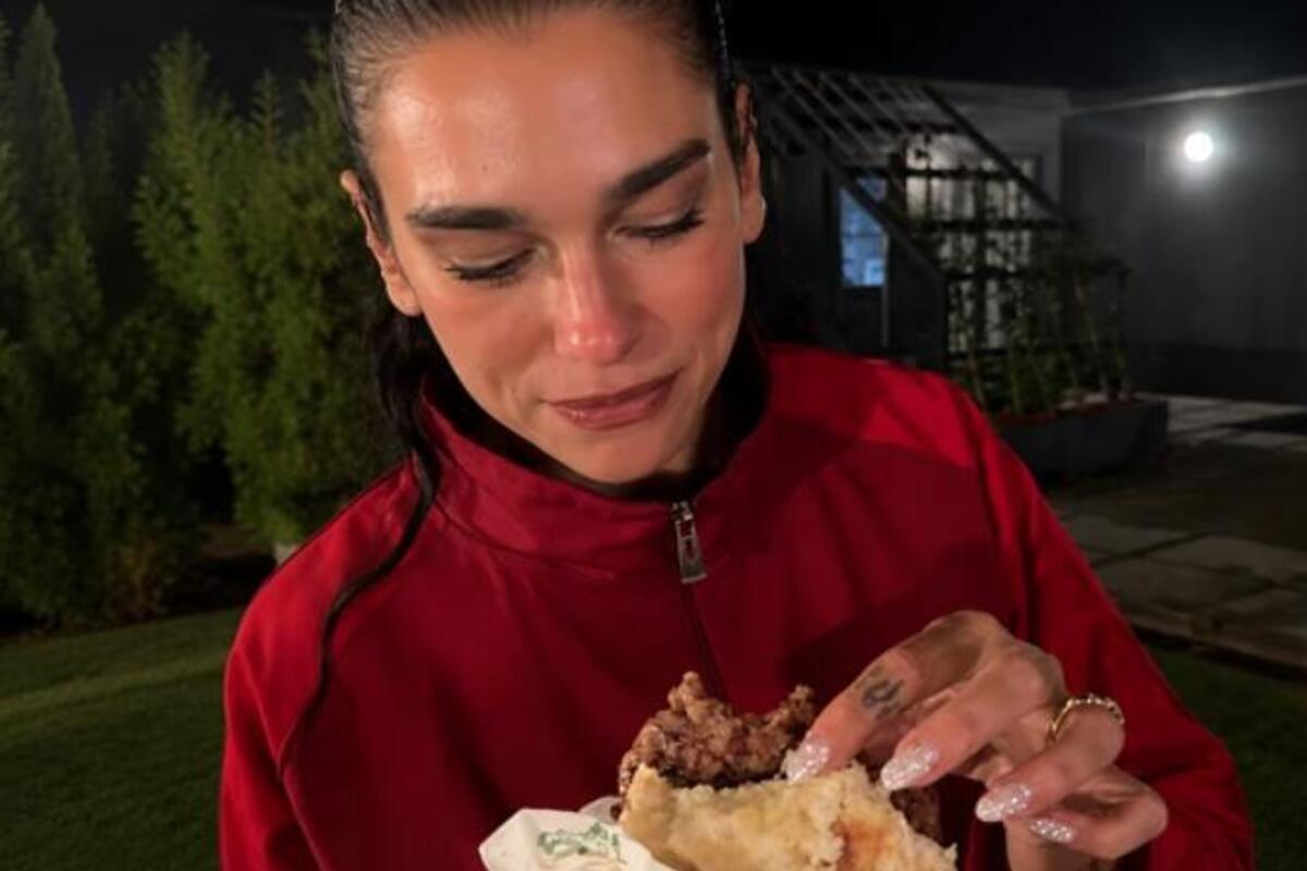 Dua Lipa predstavila pljeskavicu kao kosovski sendvič