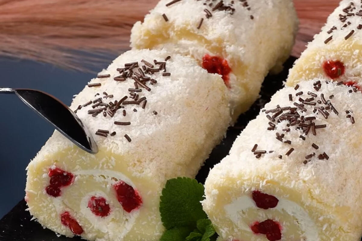 Osvežavajući kolač sa kokosom i malinama (RECEPT)