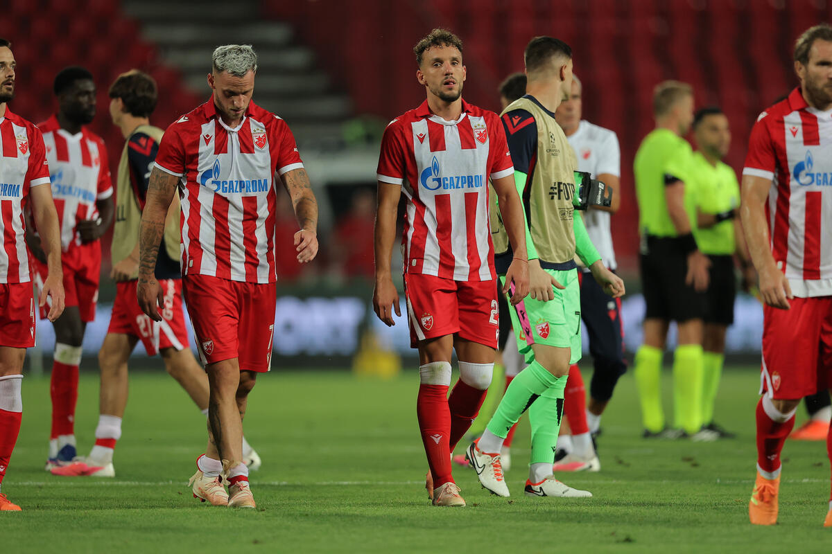Delije oterale fudbalere Zvezde posle šokantne eliminacije