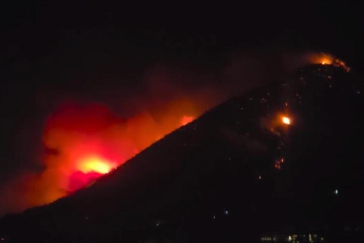 Vetar razbuktava požar u Herceg Novom