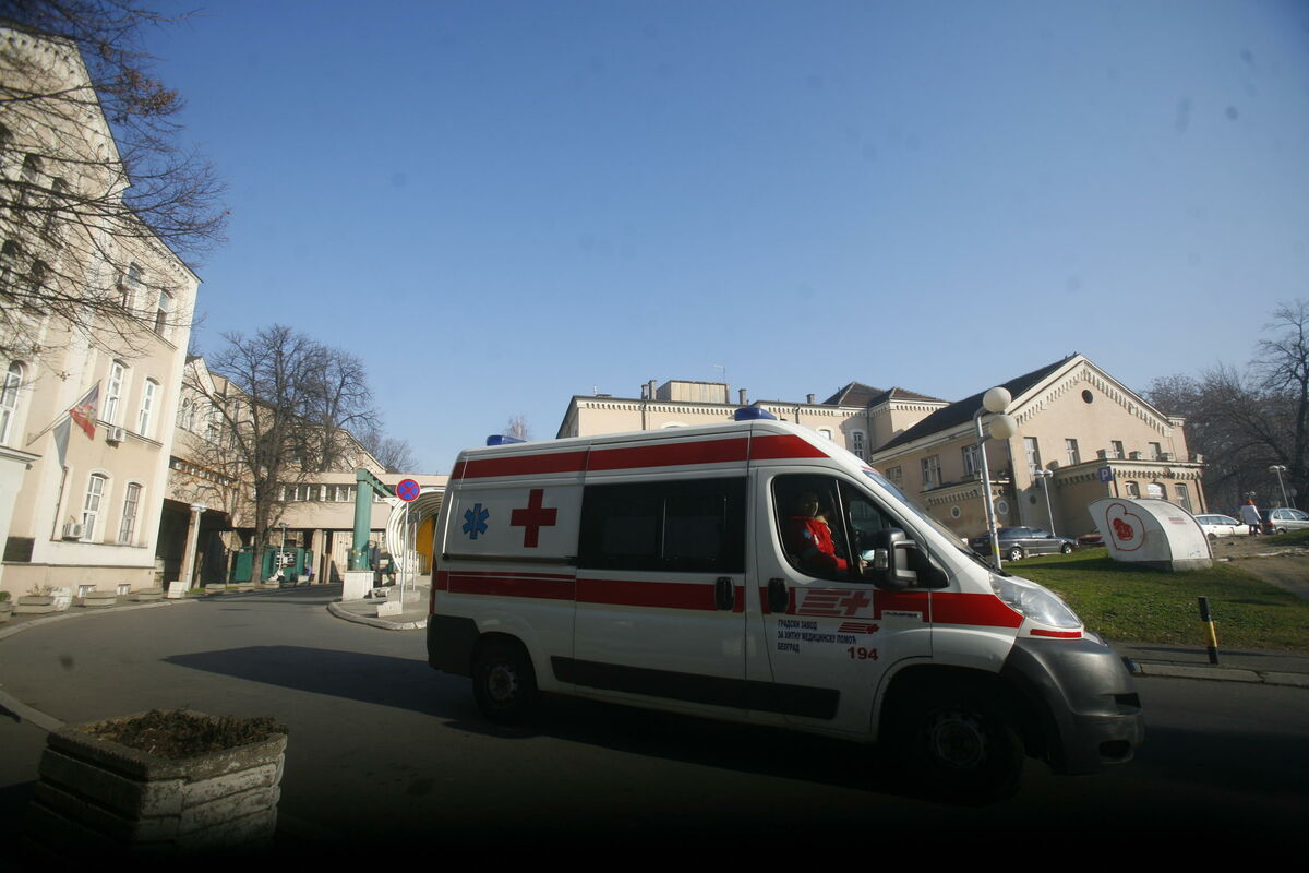 Na Voždovcu radnik pao sa kamiona mešalice