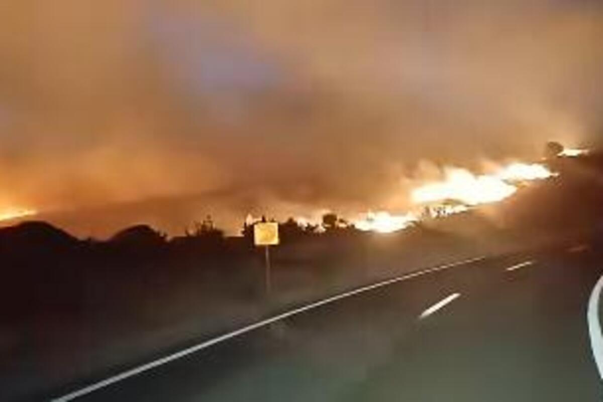 Dramatičan snimak požara na Dugom Otok