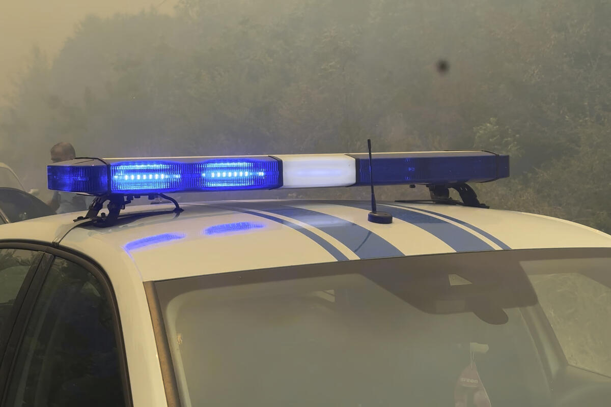 Srpskoj porodici po povratku iz Grčke izgoreo automobil, ali je ostao krst