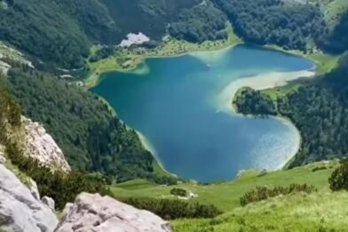 Trnovačko jezero u obliku srca u Crnoj Gori
