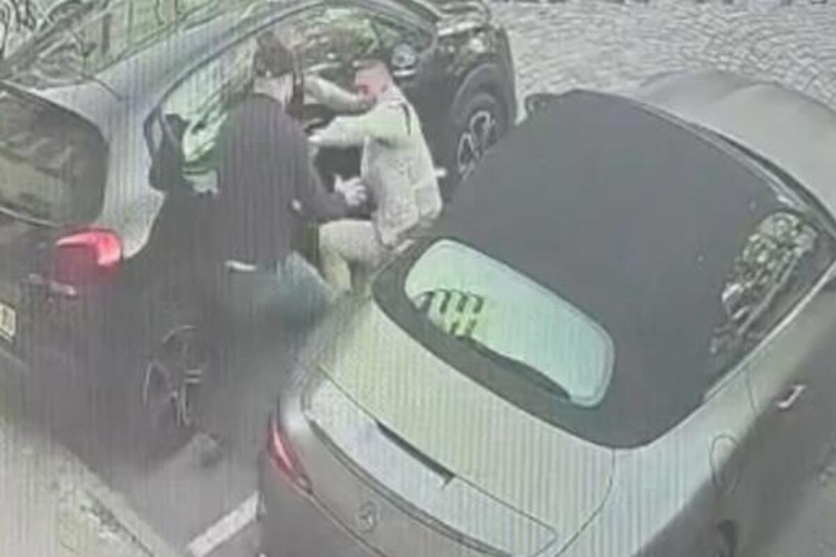 Snimak pokušaja krađe i ubadanja čoveka u Novom Sadu