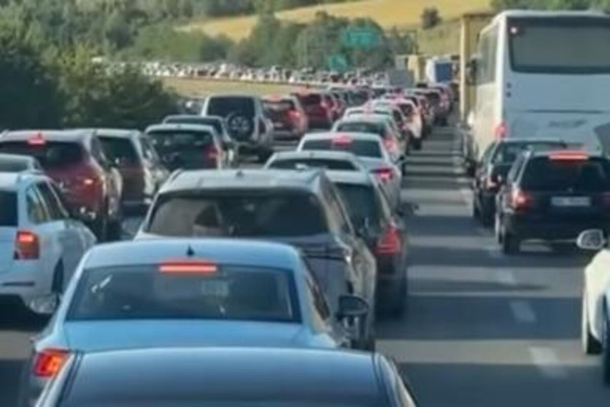 Ogromne gužve na uključenju na auto-put u smeru ka Surčinu