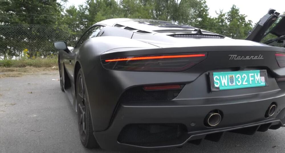 Maserati, Automobil