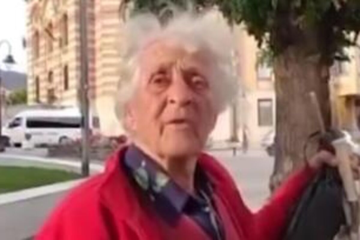 Baka iz Vranja Srbima održala lekciju o srećnom životu