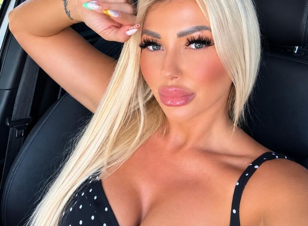 Jelena Hribar Hadžić u automobilu