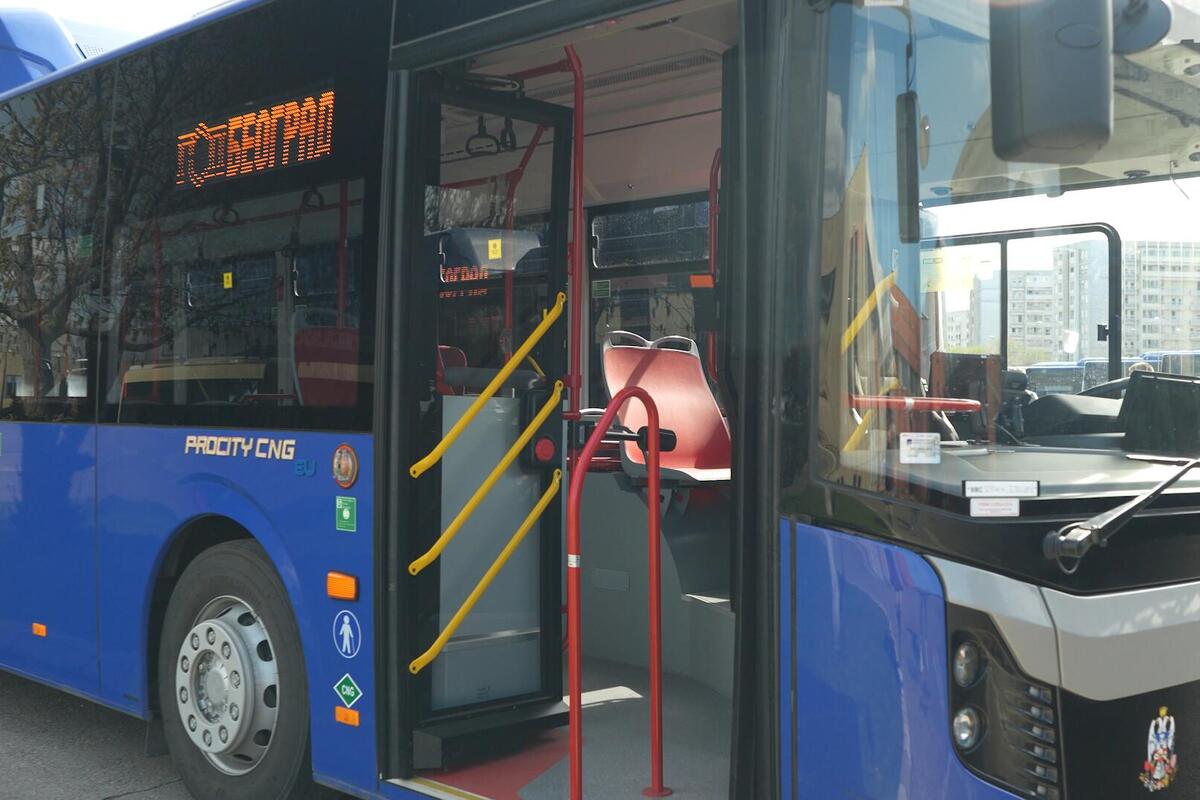 (Video) Posle sudara autobusa na Novom Beogradu nastala bizarna scena