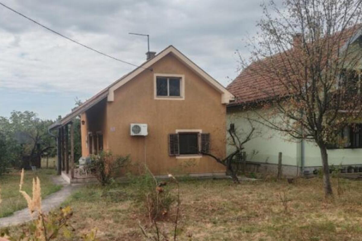 Kuća sa voćnjakom u Stepojevcu za 85.000 evra