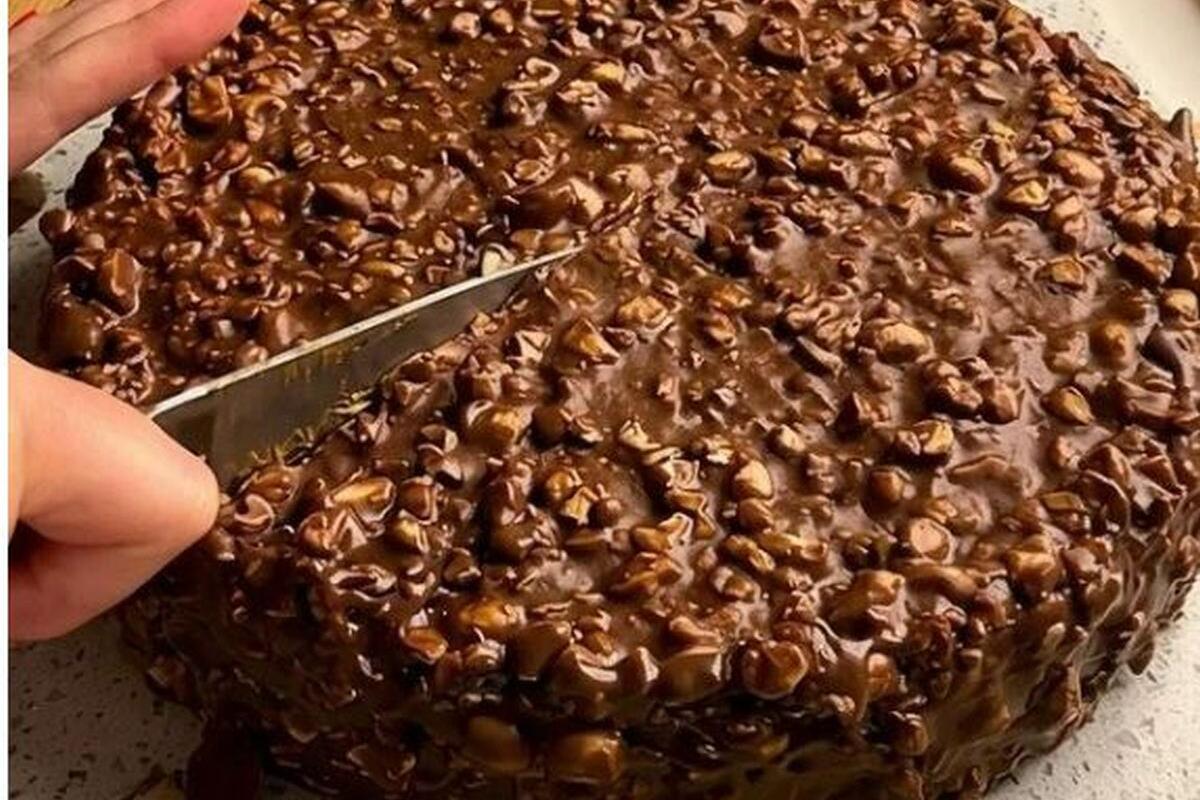 Najbrža i najhrskavija čokoladna torta bez pečenja kora
