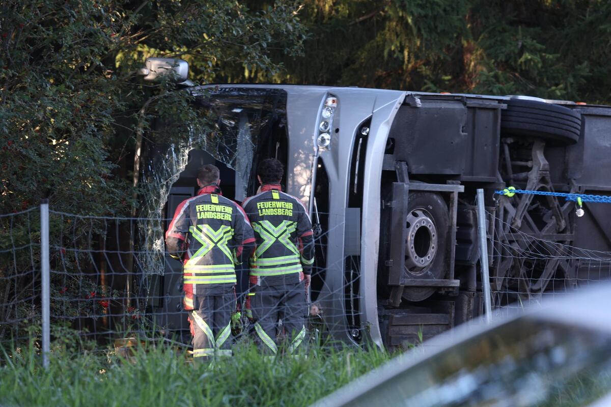 Autobus pun turista koji su išli na Oktoberfest sleteo niz nasip