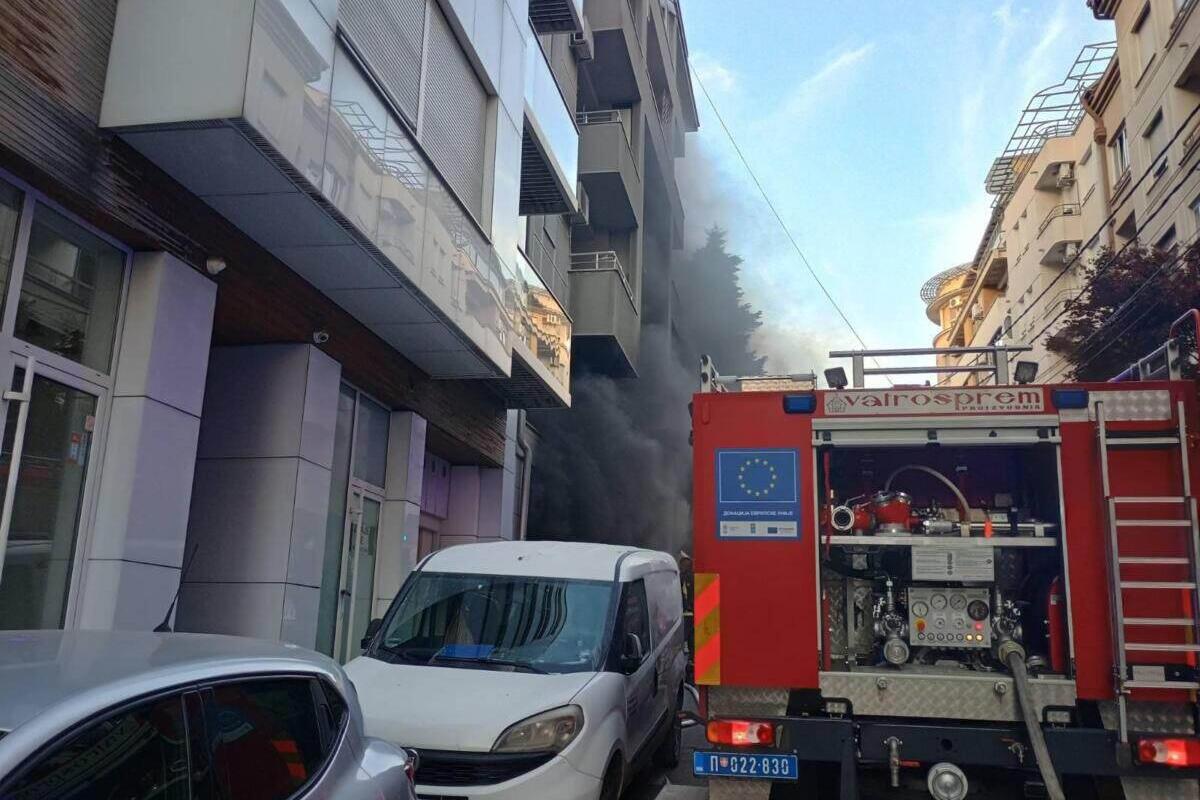 Izbio požar u zgradi u Ivanjici, stanari evakuisani