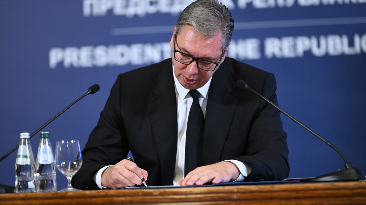 (Uživo) Aleksandar Vučić podneo ostavku na funkciju predsednika Srbije