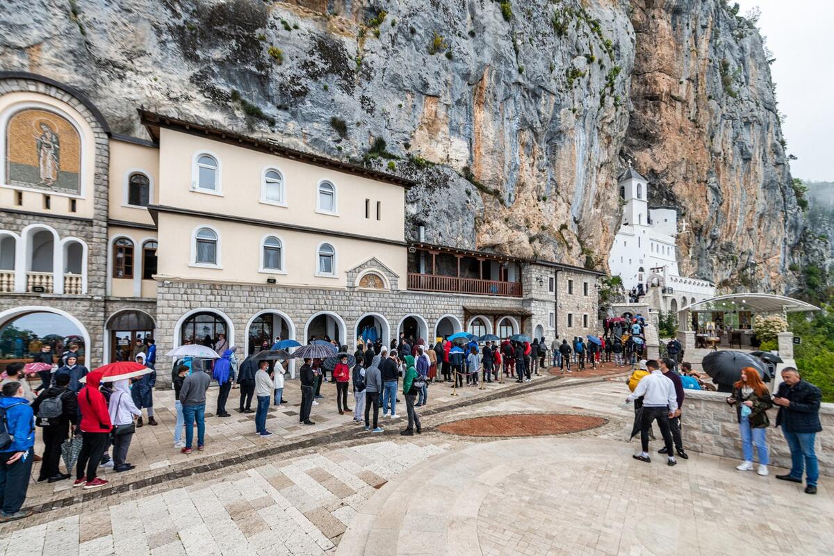 Šta se nalazilo na mestu manastira Ostrog?