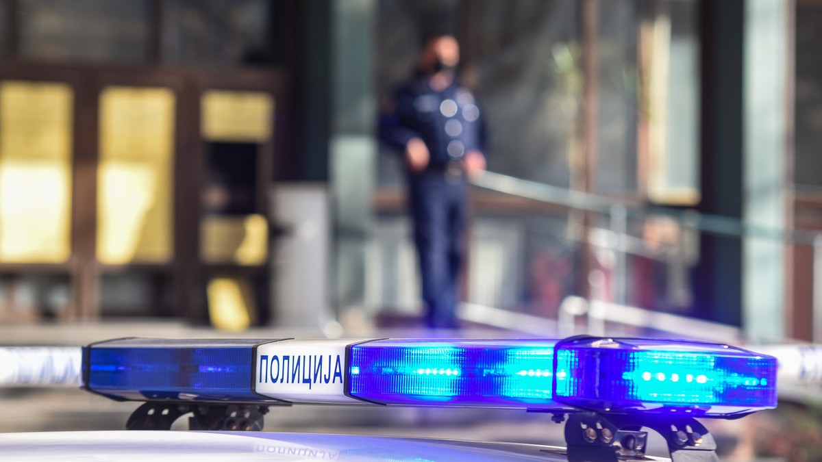 Detalji drame u Borči: Majka slavljenika bacila tanjir i pogodila konobara u glavu, otac izboden