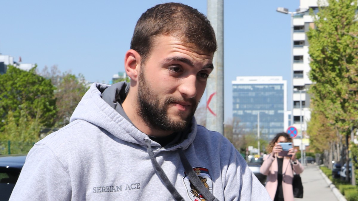 Veljko Ražnatović doneo odluku, kamion odvozi stvari iz Titela: "Zatvaramo"