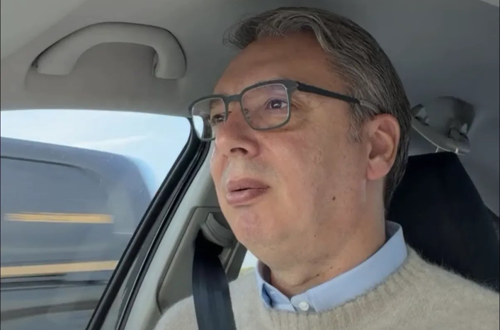 Vučić iz "helikoptera": "Pajtić direktno upravlja studentskim akcijama"; "Hoće povratak DS-a na vlast"