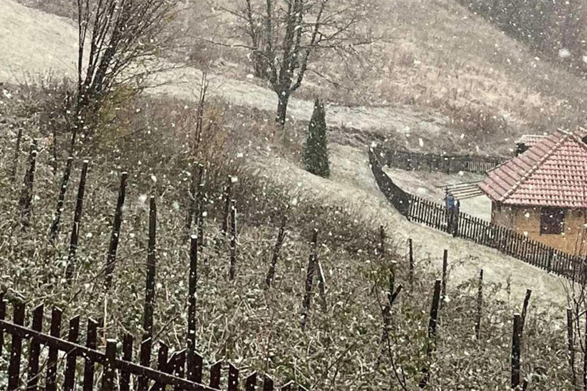 Sneg pao na Šar planini i Brezovici
