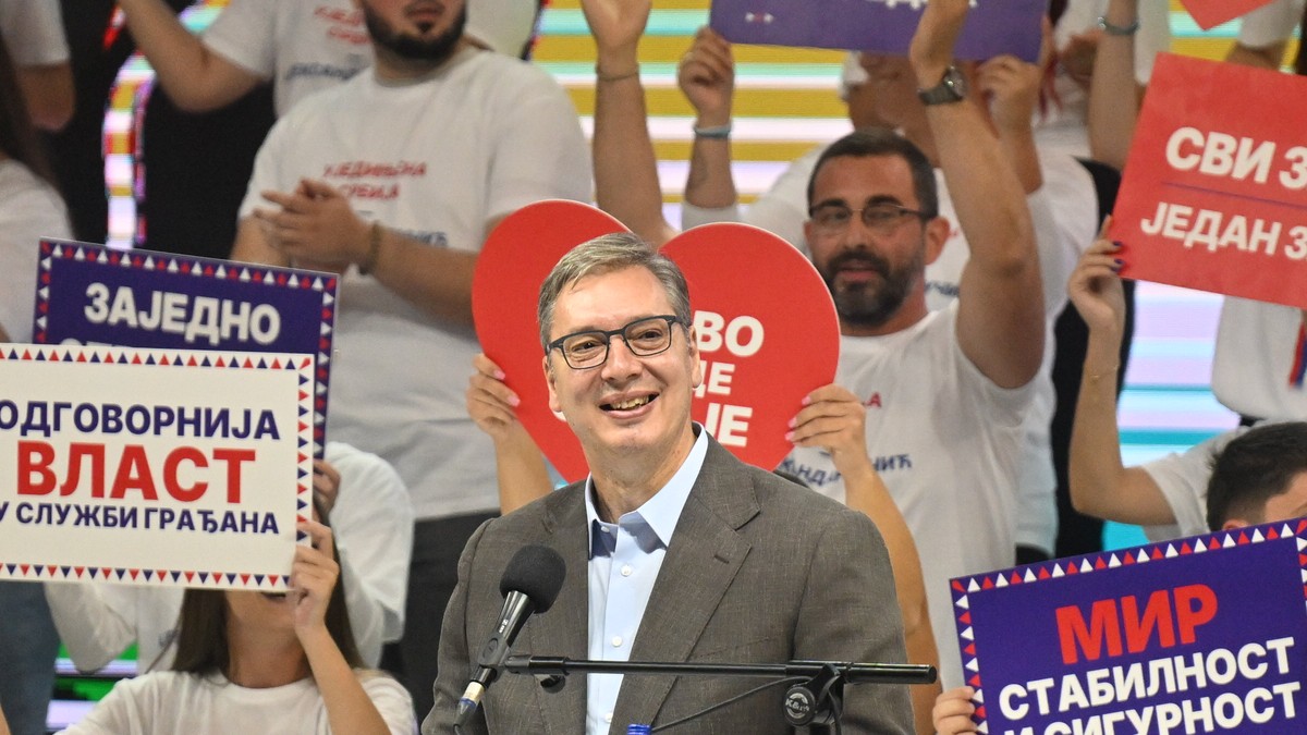 Vučić na skupu u Zaječaru: Samo ako se desi neka strašna stvar mogu da dobiju izbore